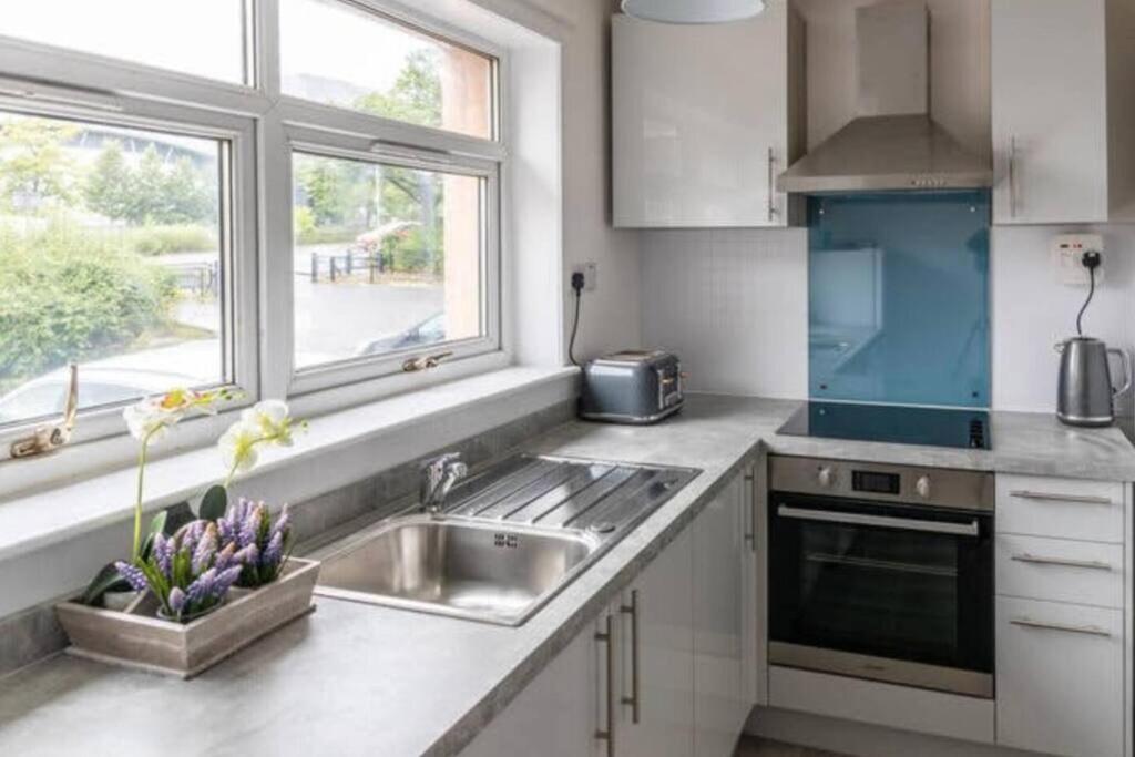 Апартаменты Cosy 1 Bed With Parking In City Centre Глазго Экстерьер фото